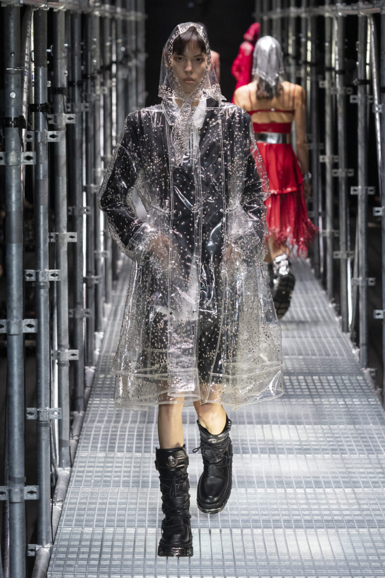 Paco Rabanne's new collection: fashion as a social mirror, between